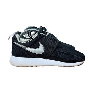 Nike Roshe Women's Trainers Sliver Black Size‎ 8.5 Shoes Sneakers Lace Up